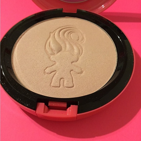 Mac TROLLS Limited Edition Face (Plat It Proper) Powder - Picture 4 of 6